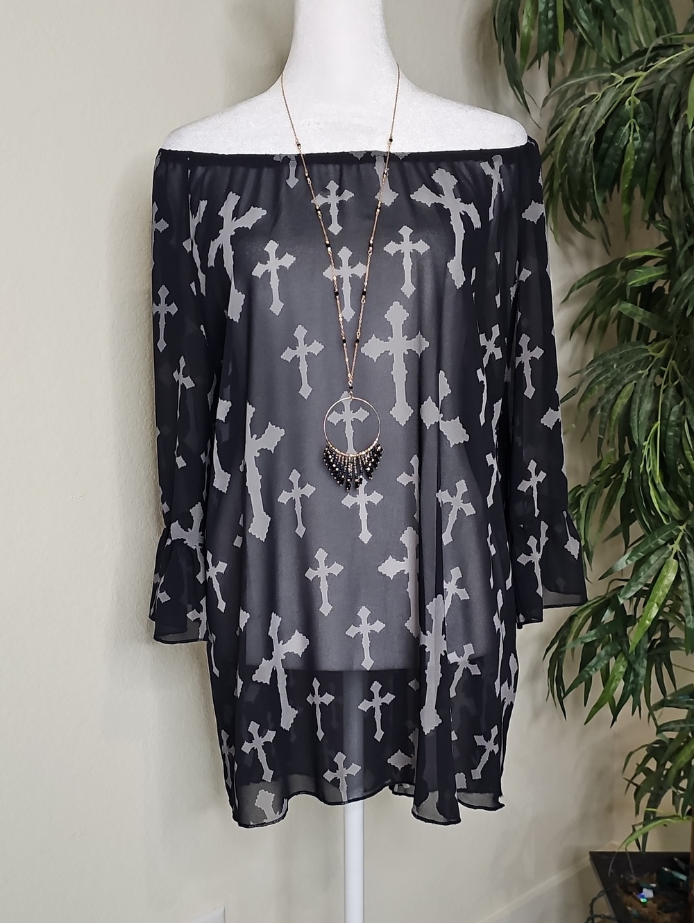 Sheer Off-Shoulder, Bell Sleeve Black with Gray Cross Print Blouse Sz M